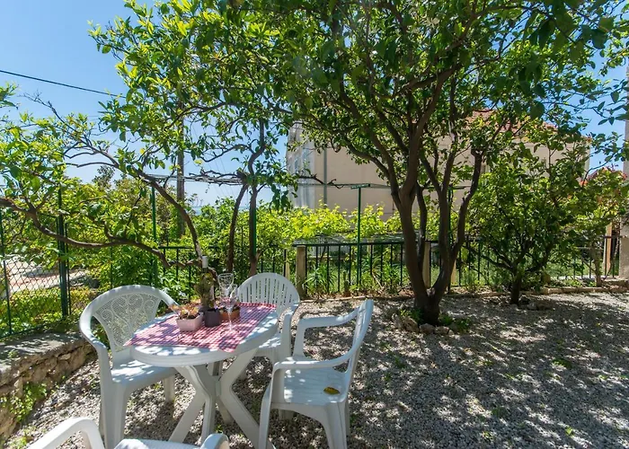 Milka-sea View In Center Apartment