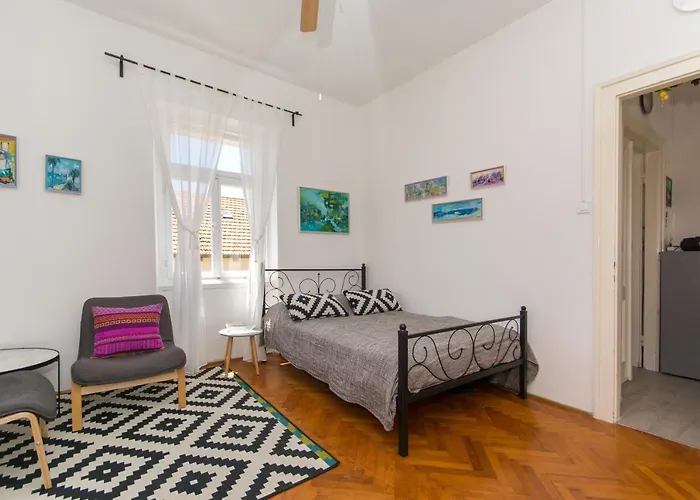 Milka-sea View In Center Apartment